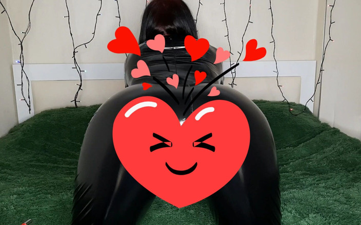 Dominatrix Nika: Dominatrix Nika laat je haar mooie lichaam zien zonder censuur