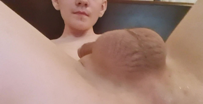 Prettyboi2000x: 这是我的另一次视频,但与假阳具操屁股!