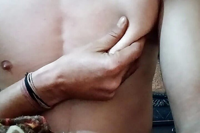 Gangbang straight: Massaggio wrestling al capezzolo rosso