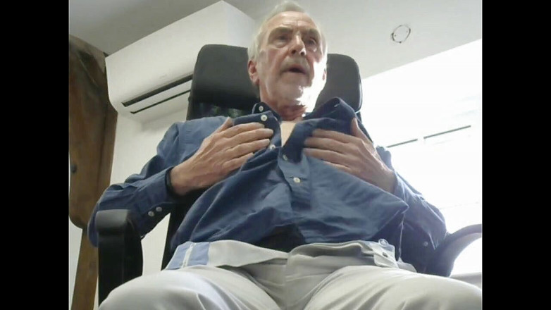 Silver Fox Sex: Spectacol pe cameră web la locul de muncă