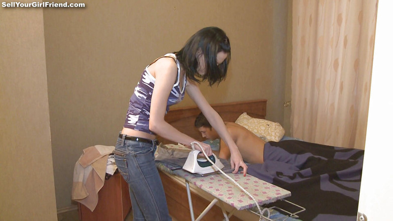 Sell Your GF: Sex pentru o cămașă călcată