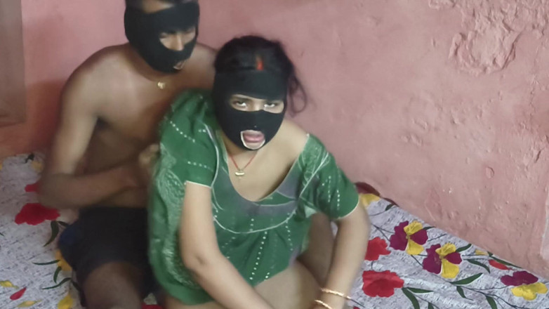 Nehatop123: Indický pár líbá sexy bhabhi velká prsa