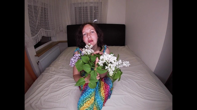 Hera Harding: La moglie calda ha trovato un dildo nel bouquet di...