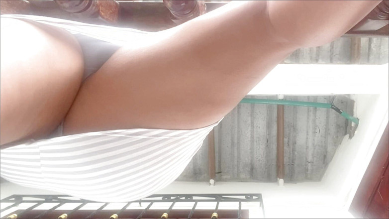Katrina4deluxe: Filming Beautiful Women in the Outdoor Locker Room
