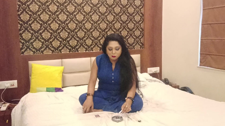 Bengali Bhabhi Sex: MILF India panas seksi membenarkan rakan bermain dengan tetek besarnya...