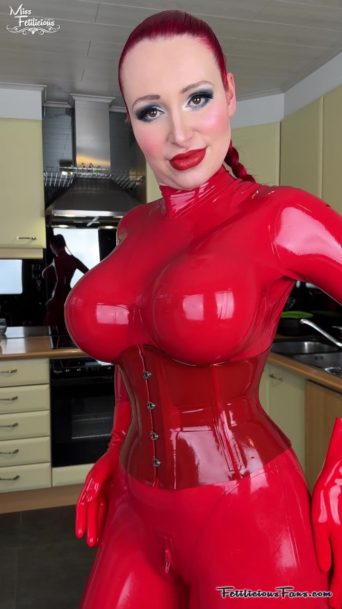 Miss_Fetilicious: ラテックスの愛人に身を委ねる準備はできていますか?