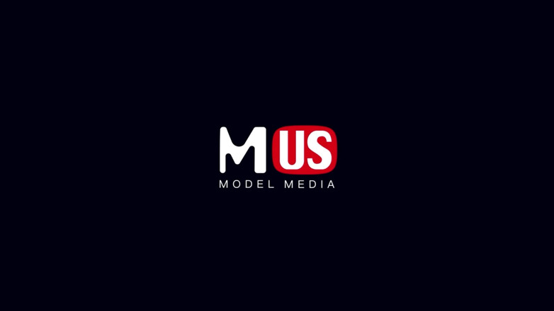 Model Media US: Jerkaoke - 니코 러브와 리키 스페인어