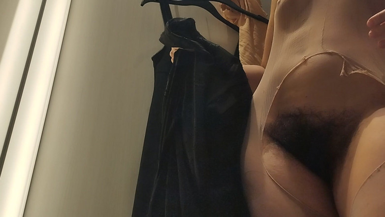 Amateur_MS: Sexy brunetka v šatně