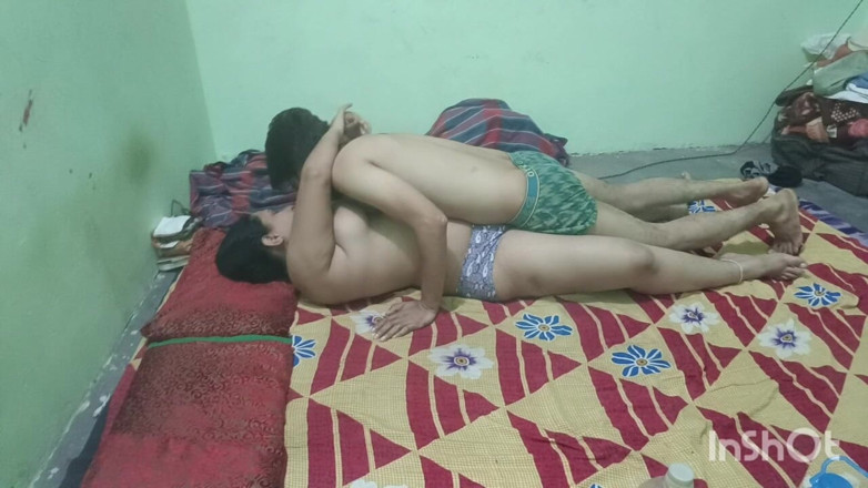 Sexgarl84: 彼女を自分の部屋に残してしまった。