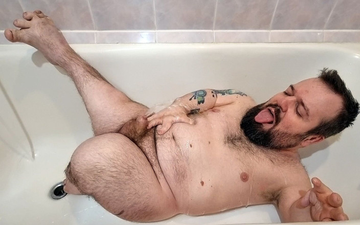 MiniCorgi: Un nain pisse sur lui-même puis jouit