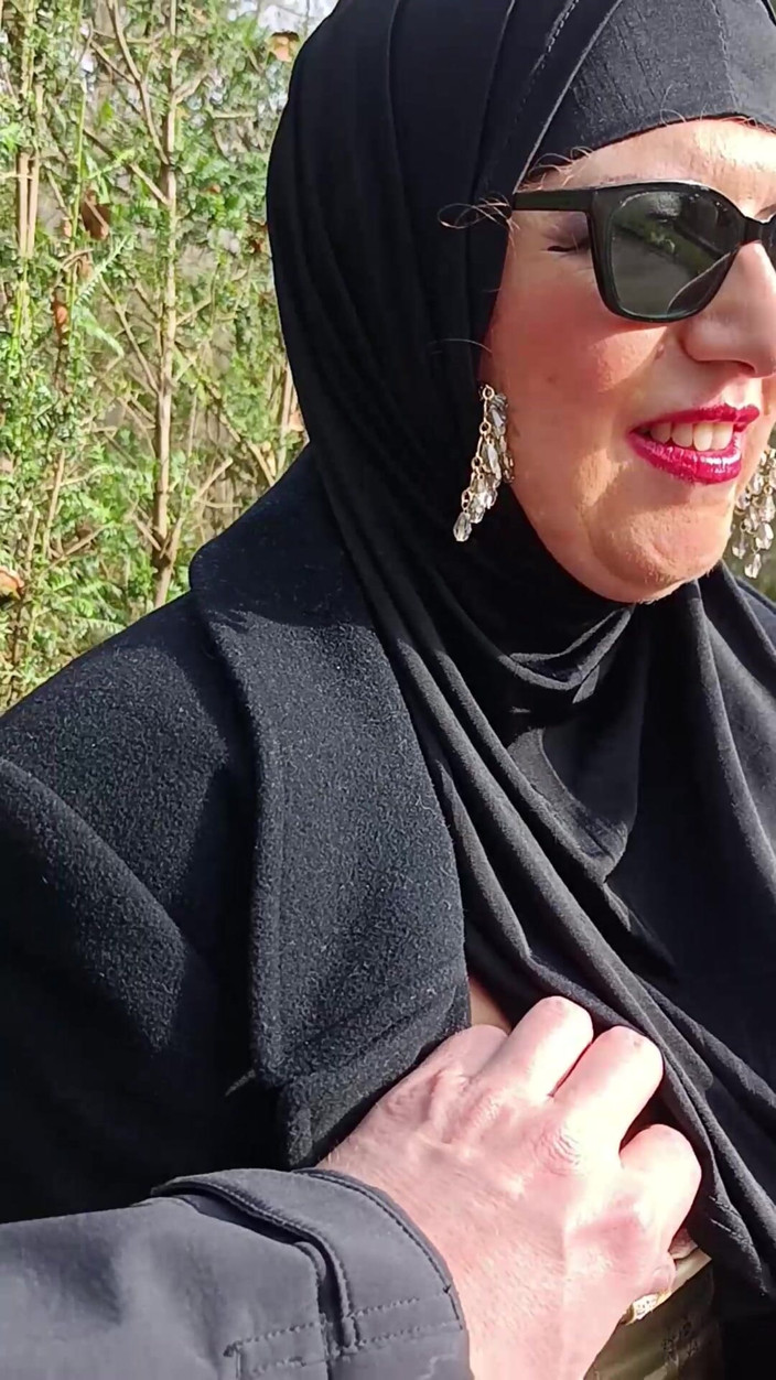 Mike Vonberg: Berjalan-jalan di taman dengan teman wanita Muslim saya