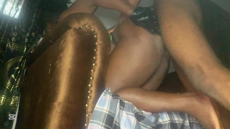 Nastyherrishome: Rumah seksi kulit hitam ini bantuin aku nyepong kontolku sambil...