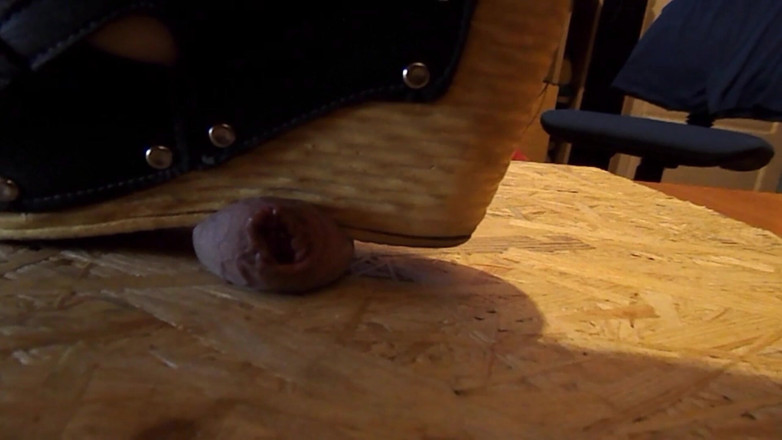 Paultramp: Stap op de penis