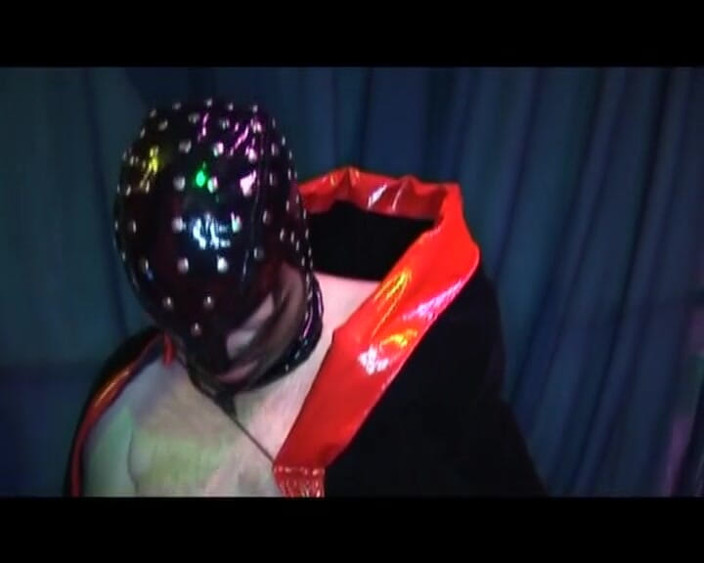 Deutscher hardcore: Cette salope allemande masquée aime la baise BDSM torride