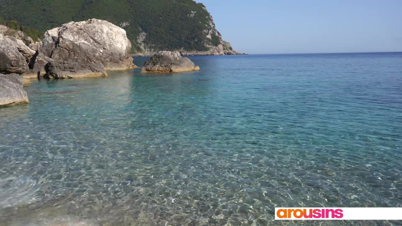 Arousins: Dee Vine Masturbating at the Beach
