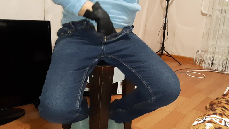 Lesbian-candys: Dos jóvenes estudiantes en un albergue se masturban los coños...
