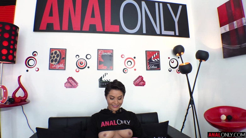 Anal Only: Stoute Nicole heeft anaal nodig