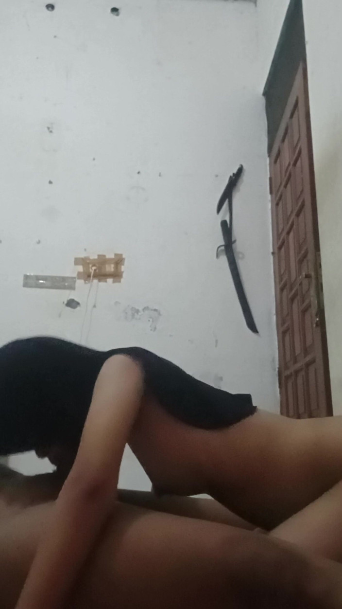Theresia Nirvana: Estudante de hijab de 18 anos que é hiper sexo