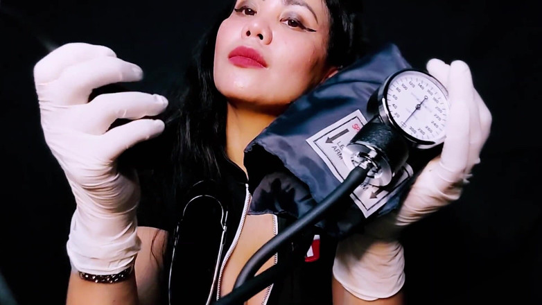 DominaFireOfficial: Asmr Medizinischer fetisch