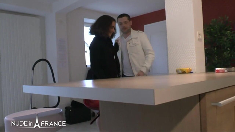 Nude in France: 小奶子饥渴的阿拉伯荡妇和Papy在3P中被肛交