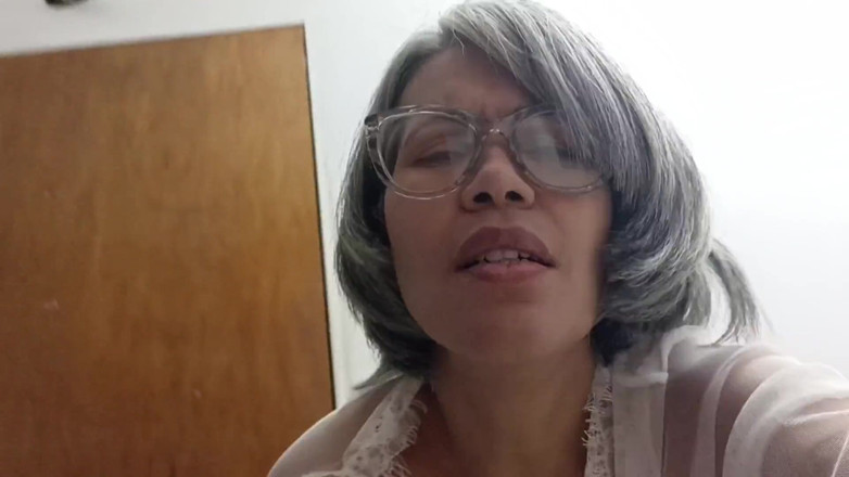 Swingersamateur40: 看到你在家里没有你的妻子是一个很大的诱惑,我喜欢你的鸡巴,它太美味了。