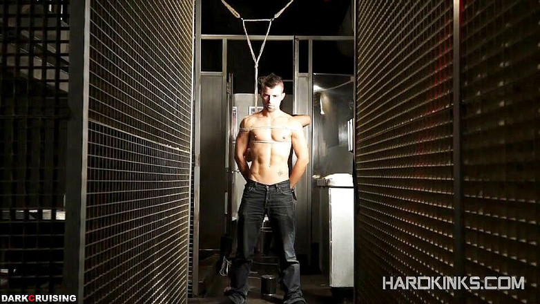 Hard Kinks: Elektro a výprask pro otroka