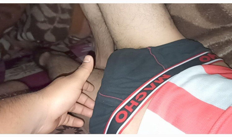 Desi__Panda: 我第一次抚摸我的继兄大鸡巴大黑屌