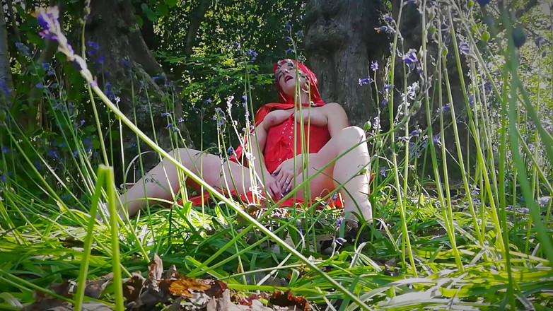 The adventures of Kylie Britain: Señora de rojo