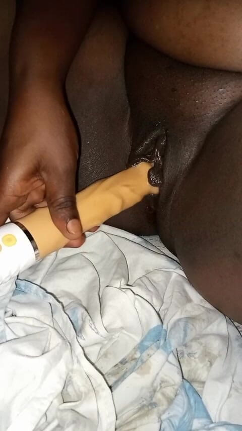 Me and my new slut: 바이브레이터로 시오후키한 슈가모미