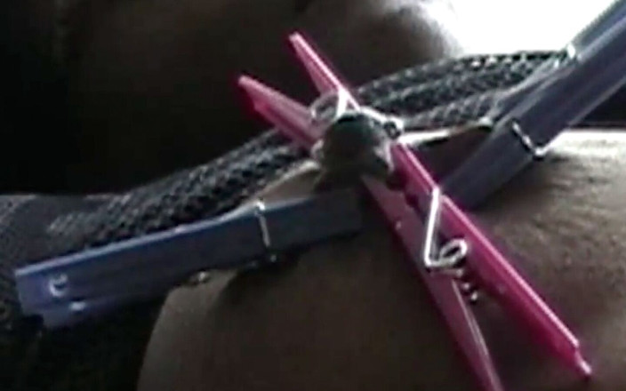 Picticon bondage and fetish: Revay - esposas en el pezón Rvb0ce