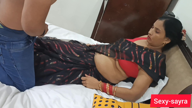 Sexy-sayra: Hausfrau bekam von ihrem diener ihre muschi juckend
