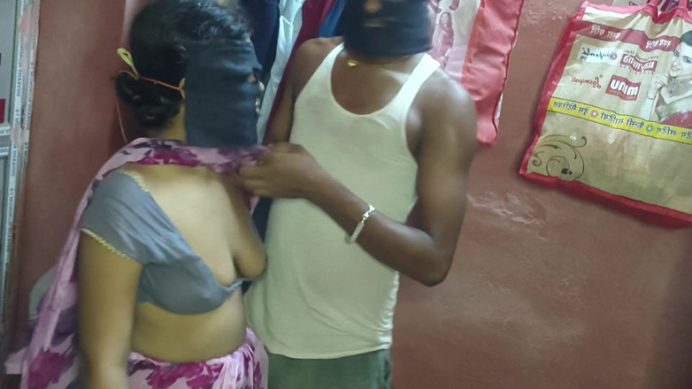 Nehatop123: Desi indická manželka má pokoj a šuká mu kundičku, když jeho...