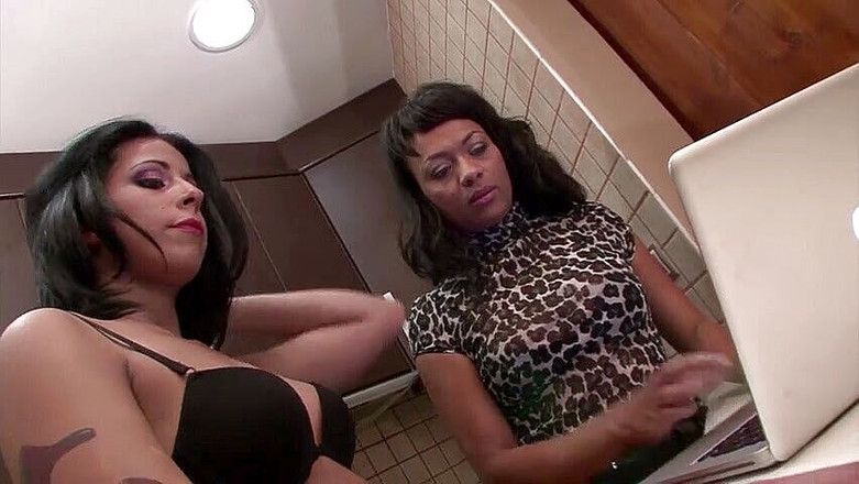 Reality Babes: Chupando pau de um cara aleatório