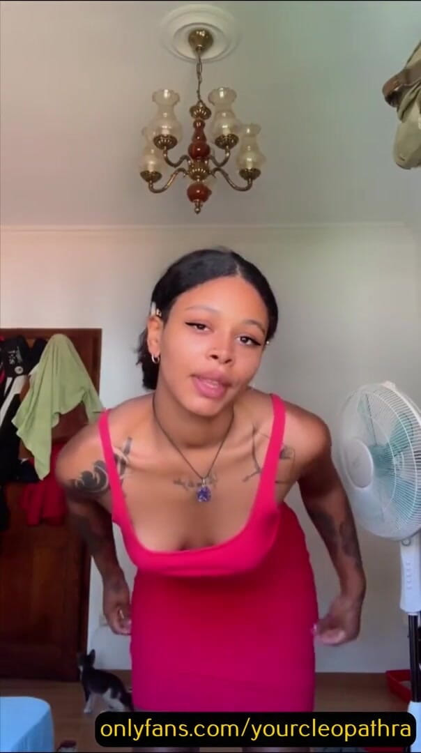 cleopathra: Famoso de creador de contenido tiktok desnudo