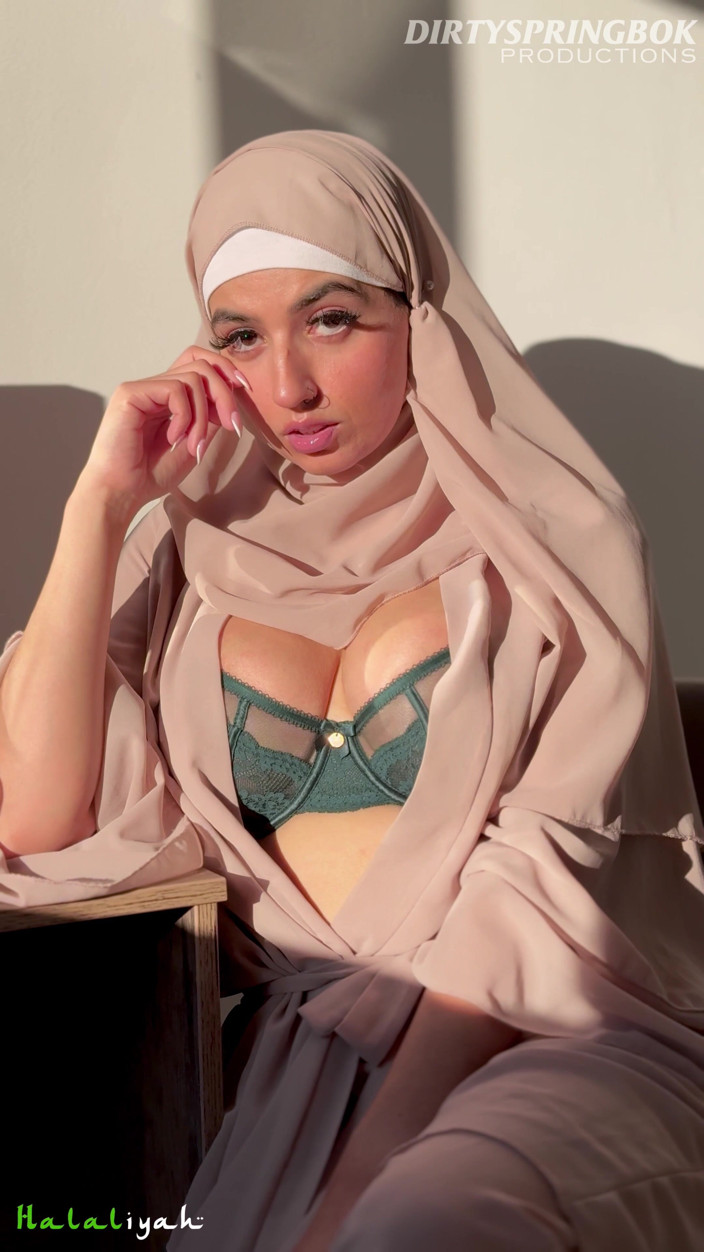 Aaliyah Yasin: 戴穆斯林头巾的aliyah给你提供吞精说明
