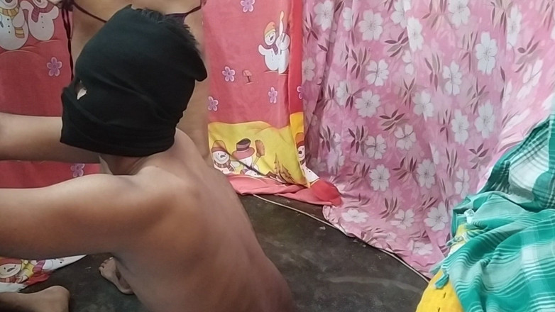 Aakritik346: 내 침실에서 펠라 해주는 의붓딸