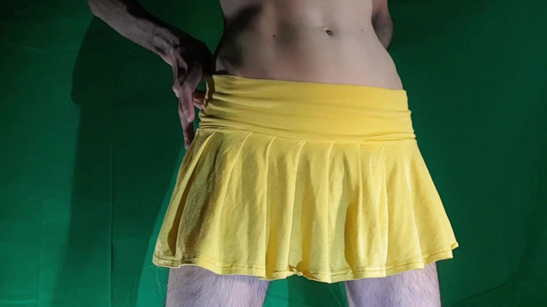 HeIsSooThin: Falda Amarilla Con Shorts Amarillos. Versión Gratis.