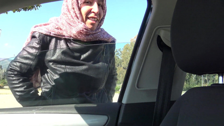 Souzan Halabi: Aldatan Türk Müslüman evli kadın yabancıların arabasına binmeye korkmuyor