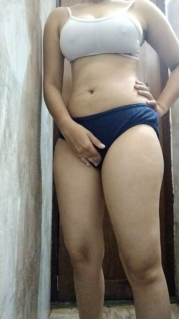 Riyathakur: Tamil Young 18 Year Old Girl Bathing at Home