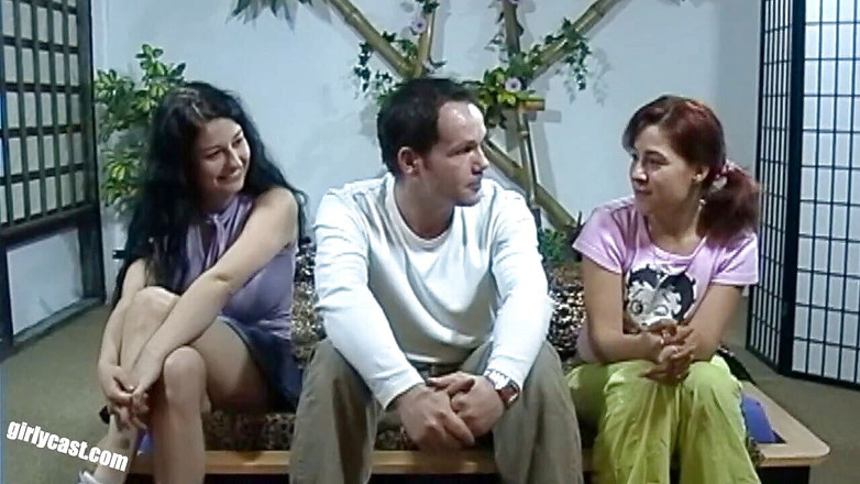 Girlycast: Перший лесбійський досвід Селін і Пауліни