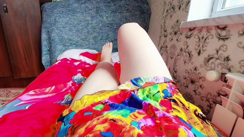 Kitty_Cross: Pre klaarkomen masturbatie schattige ladyboy benen handenvrij slikken