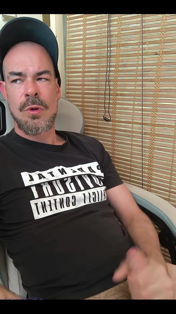 JanuxShark: Main en arrière sur ma bite