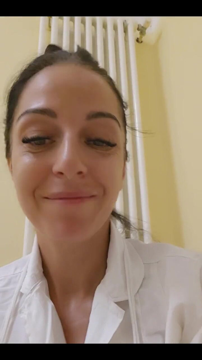 Only Maya: Podívej se na mě v koupelně