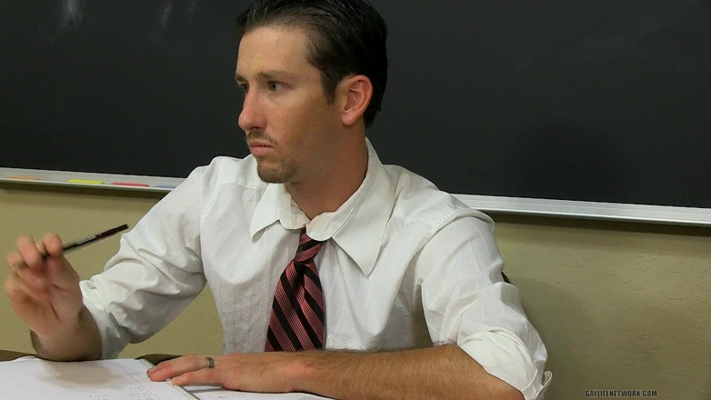 Teach Twinks: Une étudiante excitée trompe son prof