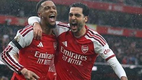 Ezri Konsa celebrates scoring his first goal for Arsenal