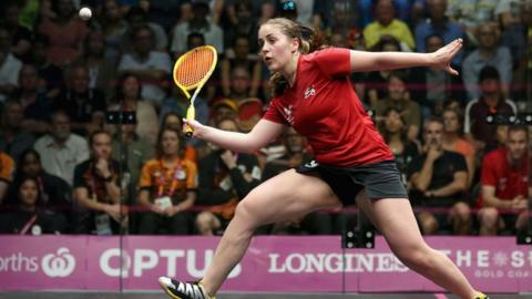 Tesni Murphy plays a shot