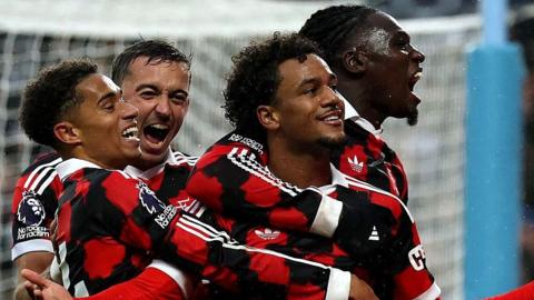 Fulham celebrate as Oscar Bobb scores against Coventry