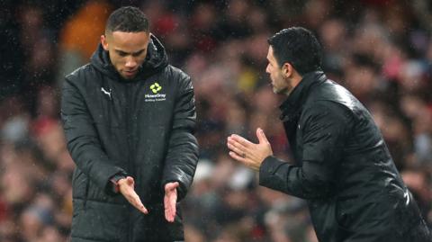 Arsenal manager Mikel Arteta argues with fourth official after receiving yellow card for leaving his technical area