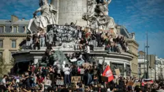 Biểu tình ở Paris hôm 6/10