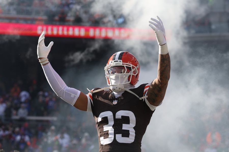 Browns re-sign starting S Ronnie Hickman
